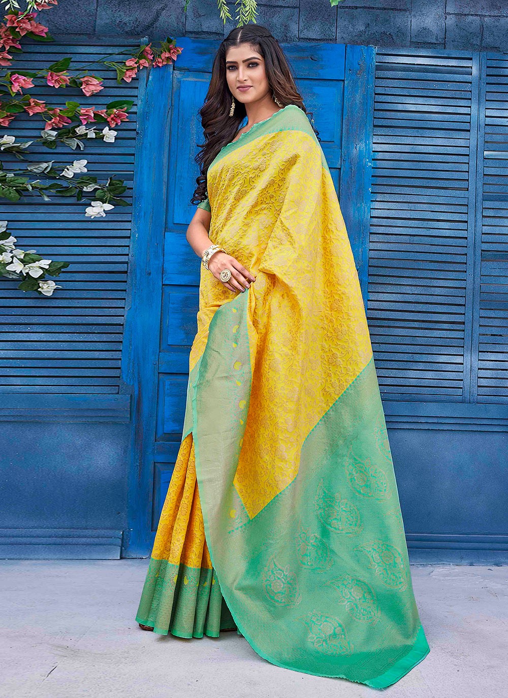 Contemporary Jacquard Work Silk Blend Saree - S9389