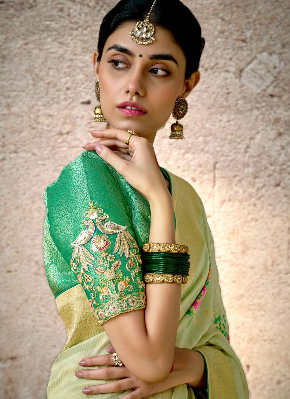 Classic Thread Banarasi Silk Saree - S8785