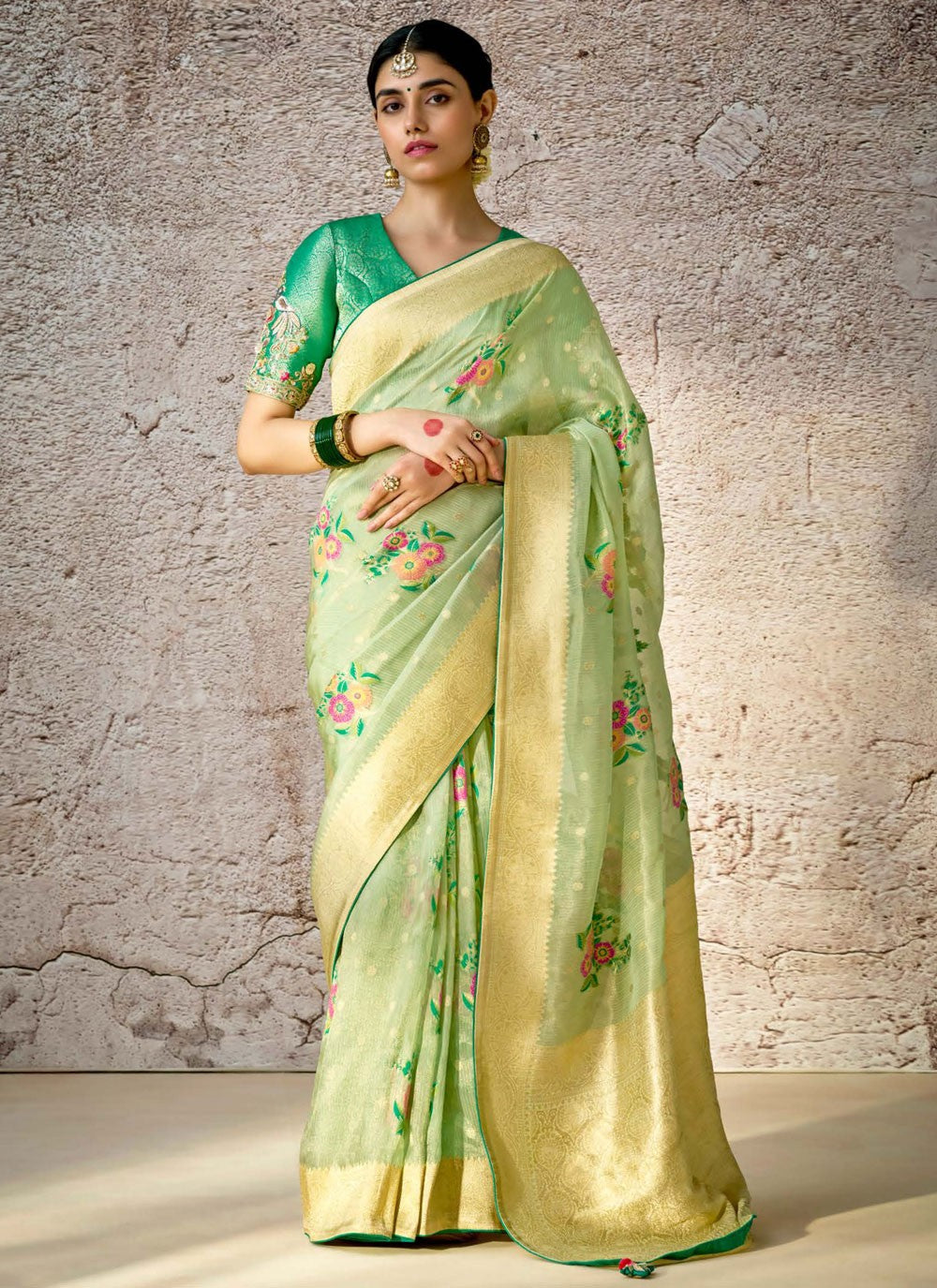 Classic Thread Banarasi Silk Saree - S8785